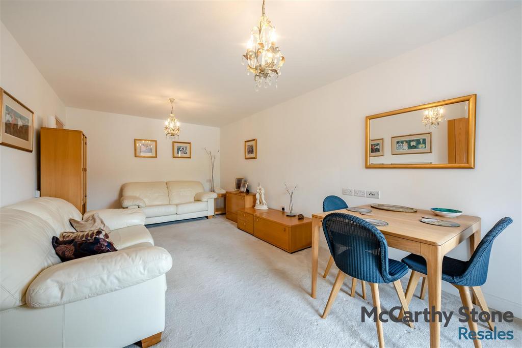 8692281-interior16.jpg