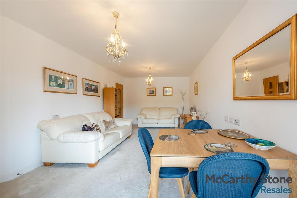 8692281-interior17.jpg