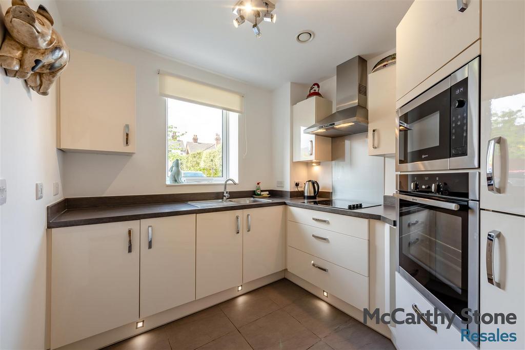 8692281-interior12.jpg