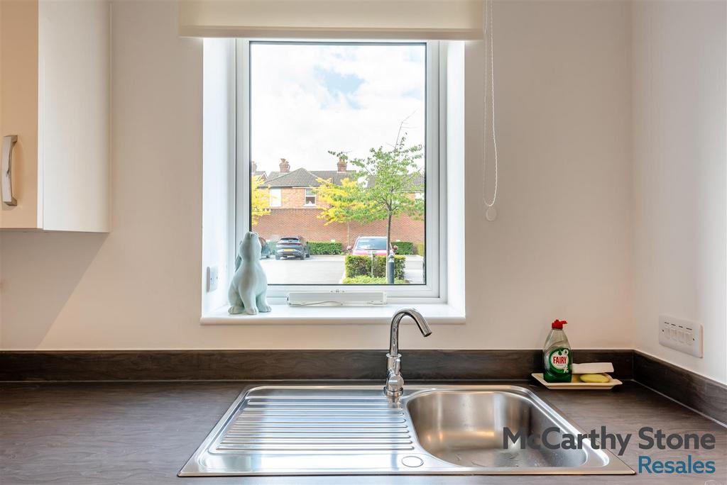 8692281-interior14.jpg