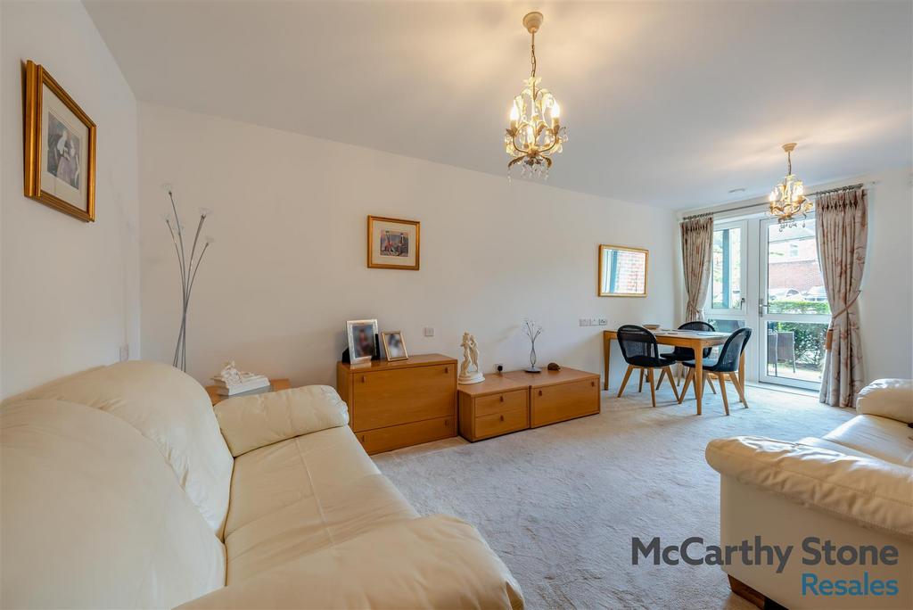 8692281-interior07.jpg