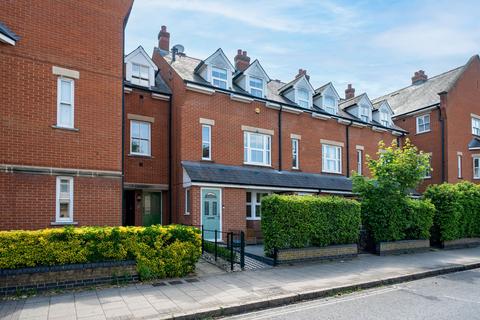 Terraced house - Ravensworth Gardens, Cambridge, CB1