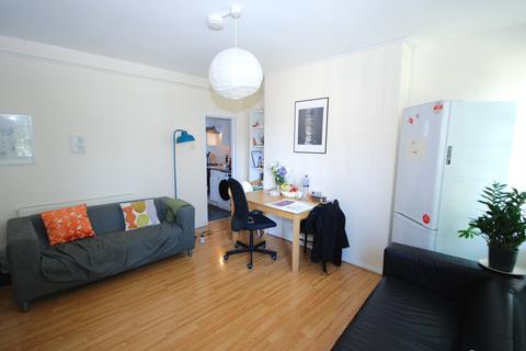 4 bedroom flat to rent, Walnut Tree Walk, London SE11