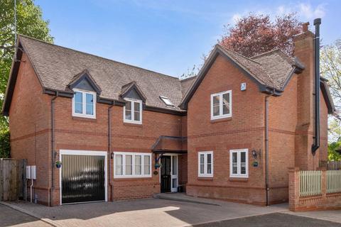 Detached house - 5 Cove Gardens, Northwick, Worcester.  WR3 7DJ