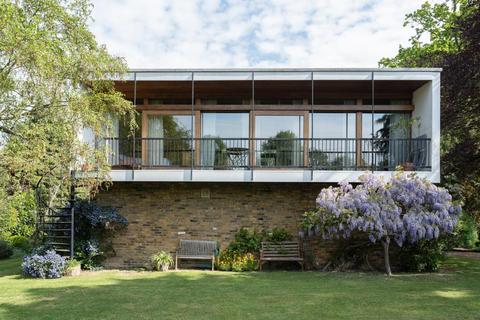 St Nicholas Close, Elstree, Hertfordshire