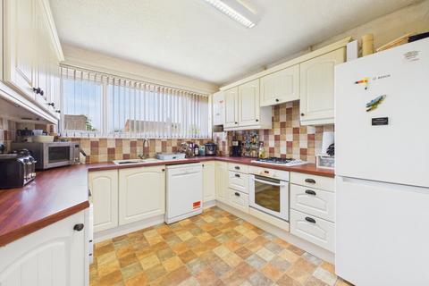2 bedroom bungalow for sale, Clouston Road, Farnborough, Hampshire, GU14