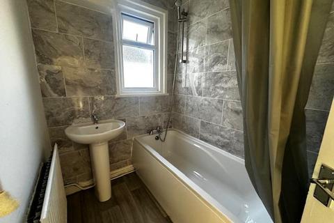 2 bedroom apartment to rent, Beach Road, Thornton Cleveleys