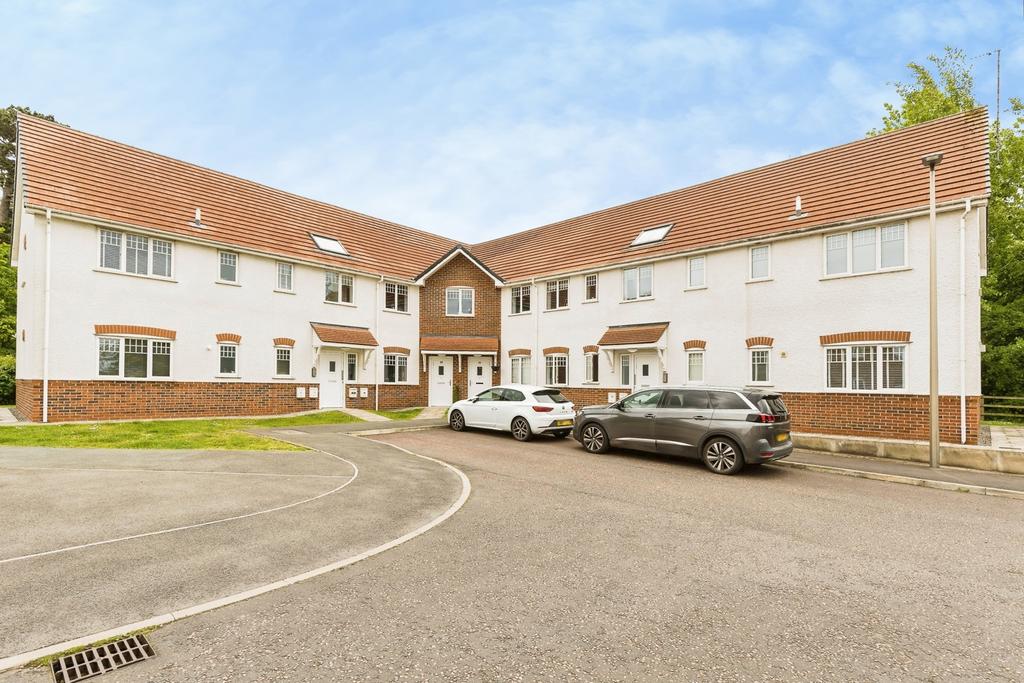 Christleton Chester Troopers Close, Christleton, Chester... 2 bed flat for sale - £175,000
