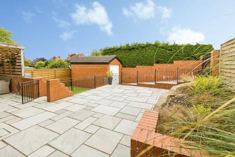 4 bedroom end of terrace house for sale, Chester Road, Wrexham, LL12