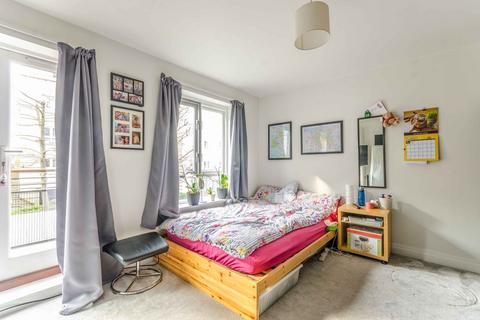 4 bedroom house to rent, St Davids Square, Canary Wharf, London, E14