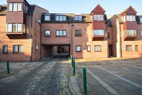 undefined, Newport, Lincoln