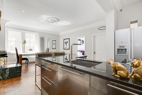 2 bedroom apartment to rent, Bedford Avenue London WC1B