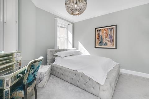 2 bedroom apartment to rent, Bedford Avenue London WC1B