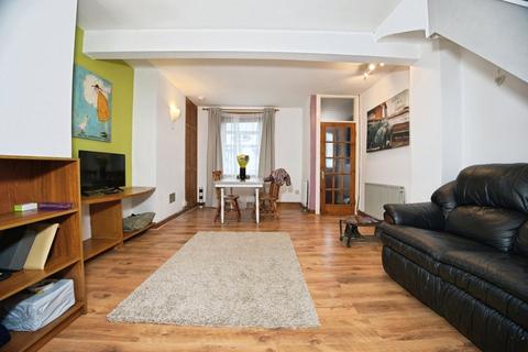 2 bedroom house for sale, Howard Street, Cardiff, CF24