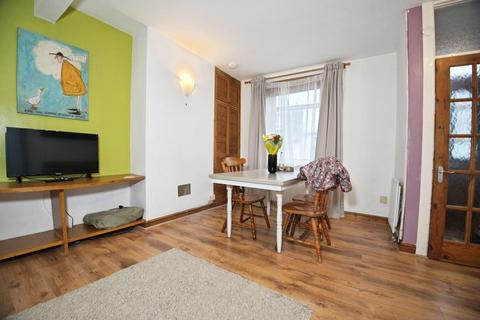 2 bedroom house for sale, Howard Street, Cardiff, CF24