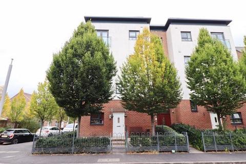 3 bedroom duplex to rent, Lord Street, Salford,