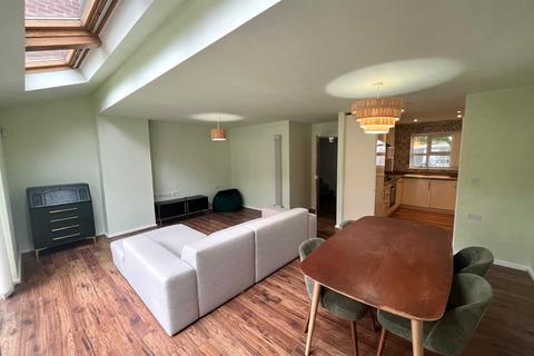 3 bedroom duplex to rent, Lord Street, Salford,