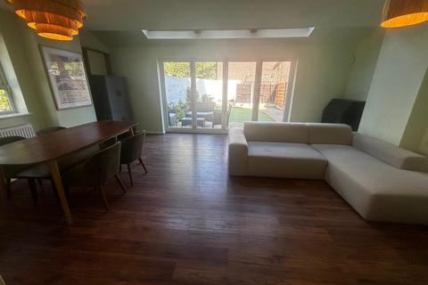 3 bedroom duplex to rent, Lord Street, Salford,