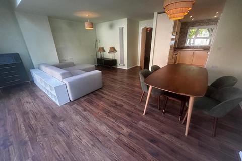 3 bedroom duplex to rent, Lord Street, Salford,