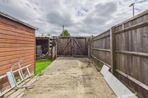 3 bedroom semi-detached house for sale, Mandeville Road, Aylesbury