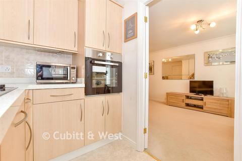 1 bedroom flat for sale, Queens Street, Arundel, West Sussex