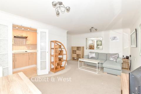 1 bedroom flat for sale, Queens Street, Arundel, West Sussex