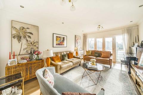 2 bedroom flat for sale, Ballards Lane, London N3