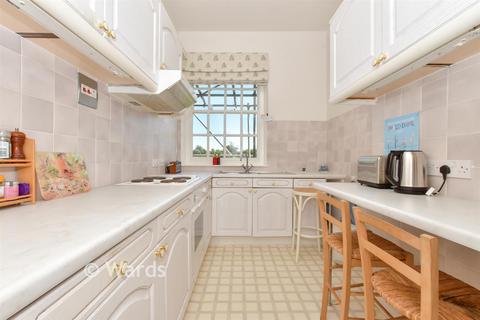 2 bedroom flat for sale, Waldershare, Waldershare, Kent