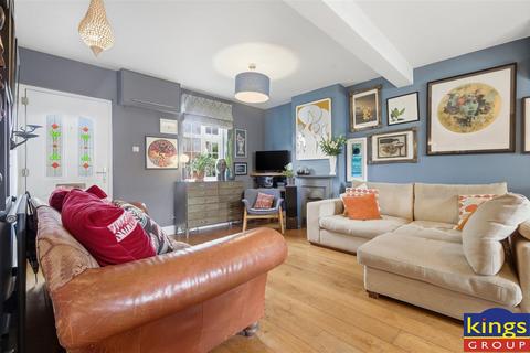 3 bedroom maisonette for sale, Thorpe Crescent, London
