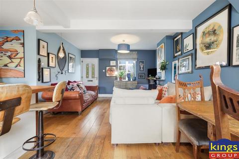 3 bedroom maisonette for sale, Thorpe Crescent, London