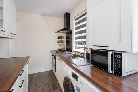 2 bedroom semi-detached house for sale, Smallmead, Horley RH6