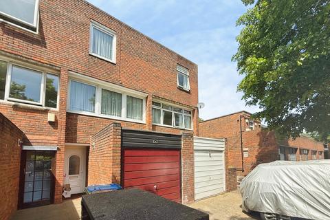 Owen Close, London SE28