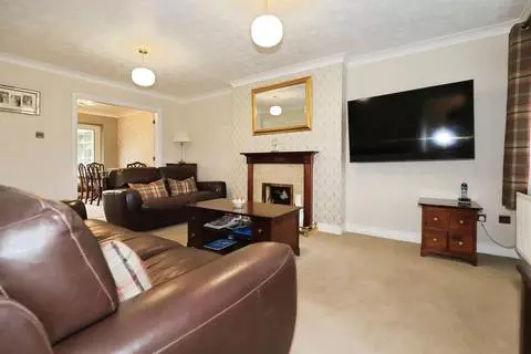 4 bedroom detached house for sale - Widok 3