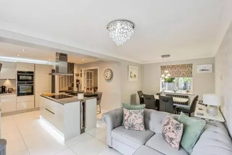 3 bedroom end of terrace house for sale – pohled 4