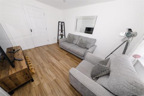3 bedroom terraced house for sale, Rosslyn Court, Kirkcaldy