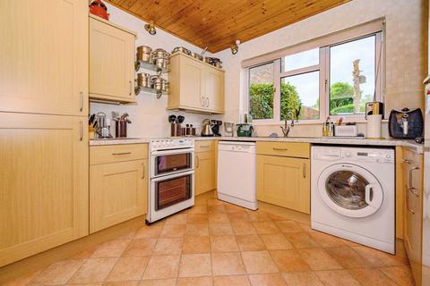 4 bedroom bungalow for sale, Chipperfield Road, Hemel Hempstead