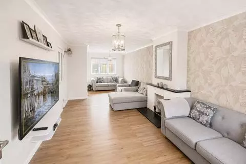 3 bedroom end of terrace house for sale – pohled 2