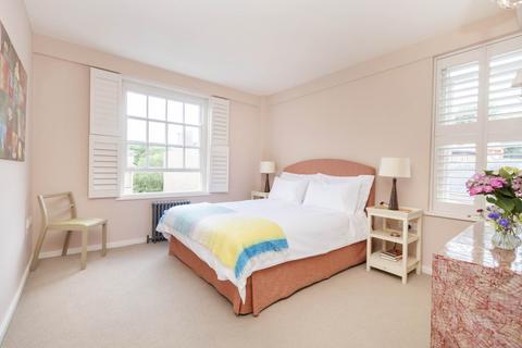3 bedroom apartment to rent, Tite Street, London