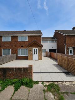 Studio to rent, Keats Way, West Drayton