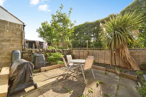 3 bedroom terraced house for sale, Rockfield Terrace, Yeadon, Leeds