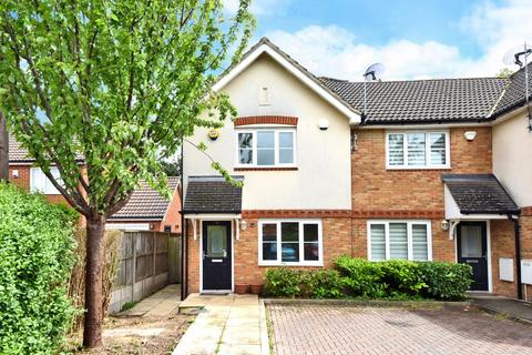 2 bedroom end of terrace house to rent, Trinity Drive, Uxbridge, UB8