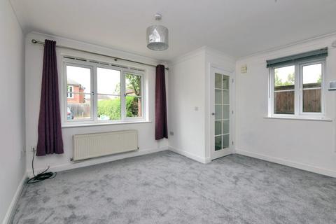 2 bedroom end of terrace house to rent, Trinity Drive, Uxbridge, UB8
