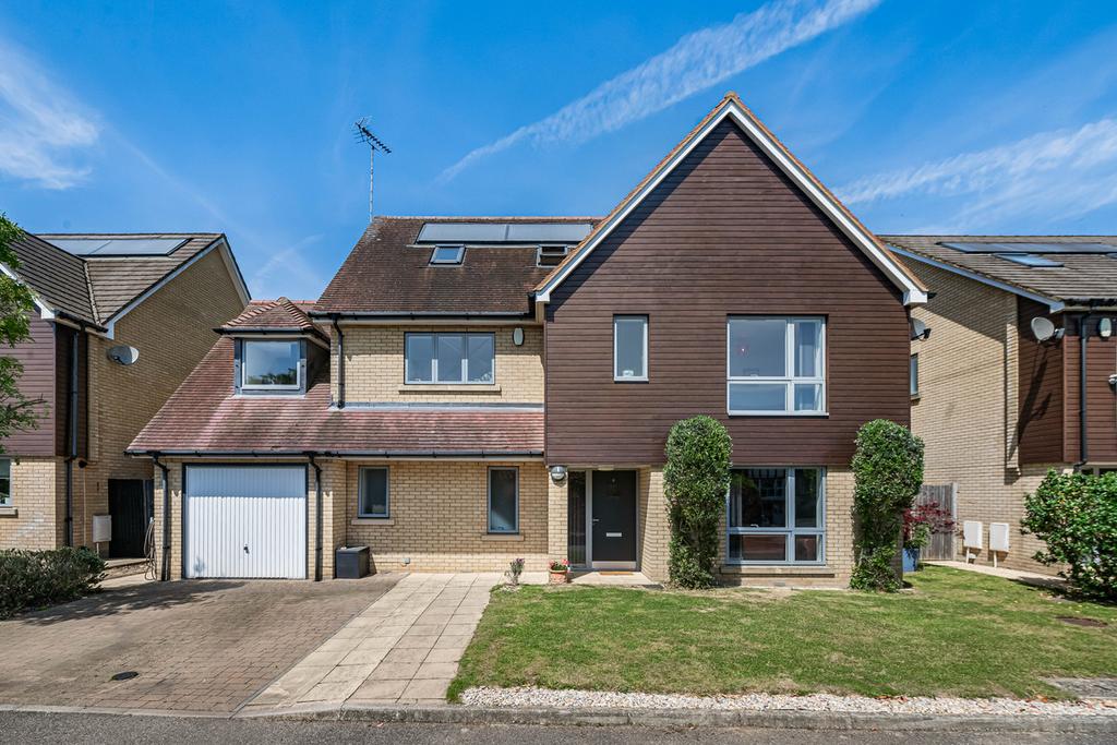 Detached house exterior, driveway, garage