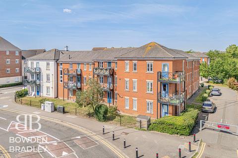2 bedroom apartment for sale, Hevingham Drive, Chadwell Heath, RM6