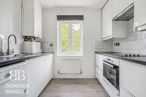 2 bedroom apartment for sale, Hevingham Drive, Chadwell Heath, RM6