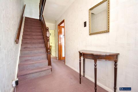 4 bedroom semi-detached house for sale, Prospect Road, Hornchurch, RM11