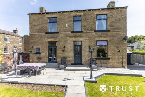 3 bedroom detached house for sale, Wellhouse Lane, Mirfield, WF14