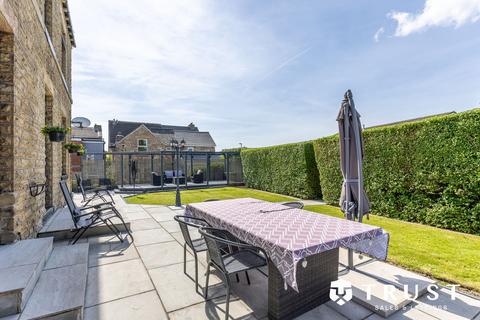 3 bedroom detached house for sale, Wellhouse Lane, Mirfield, WF14