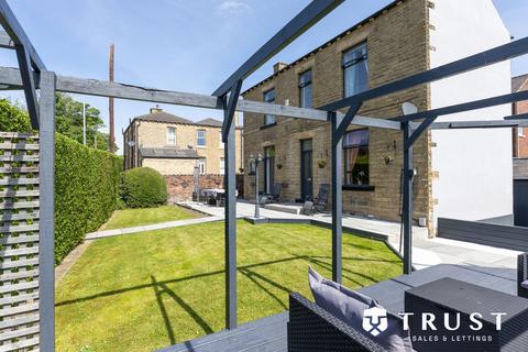3 bedroom detached house for sale, Wellhouse Lane, Mirfield, WF14