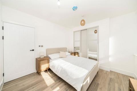 1 bedroom flat for sale, Brockley Cross, Brockley